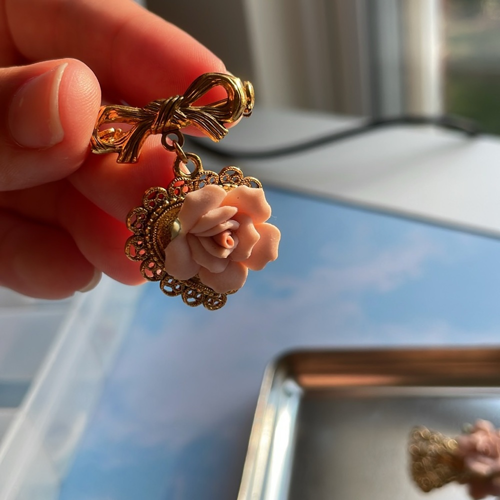 1928 signed Vintage Brooch and Earrings Set with roses and gold - Picture 6 of 15